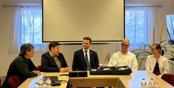 Összefogásból adomány kórházunknak a Rotary Club Egertől